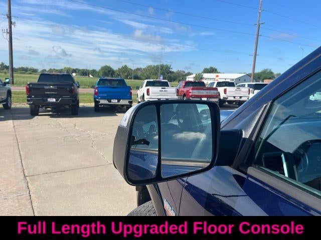 2017 RAM 1500 SLT 4x4 Crew Cab 5'7" Box