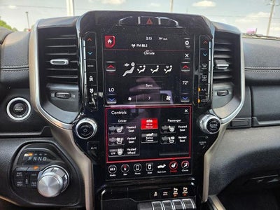 2020 RAM 1500 Laramie 4x4 Crew Cab 5'7" Box