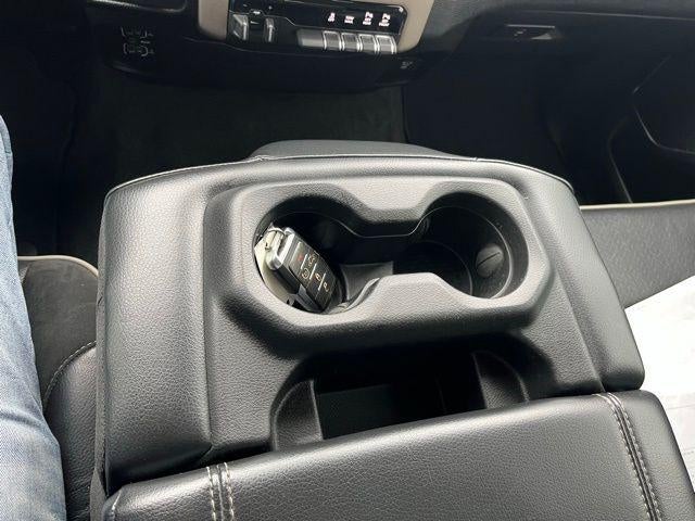 2020 RAM 1500 Laramie 4x4 Crew Cab 5'7" Box