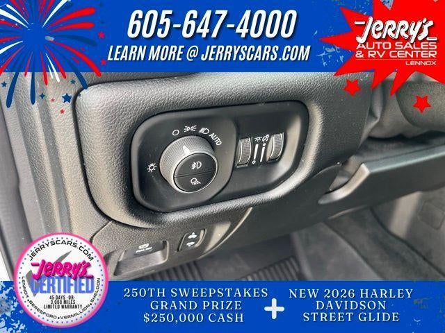 2022 RAM 1500 Laramie 4x4 Crew Cab 5'7" Box