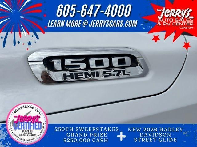 2022 RAM 1500 Laramie 4x4 Crew Cab 5'7" Box