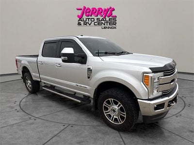 2018 Ford Super Duty F-250 SRW LARIAT 4WD Crew Cab 6.75' Box