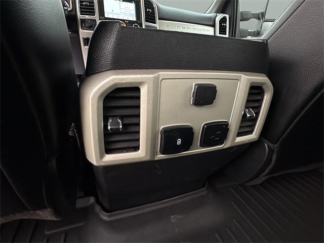 2018 Ford Super Duty F-250 SRW LARIAT 4WD Crew Cab 6.75' Box