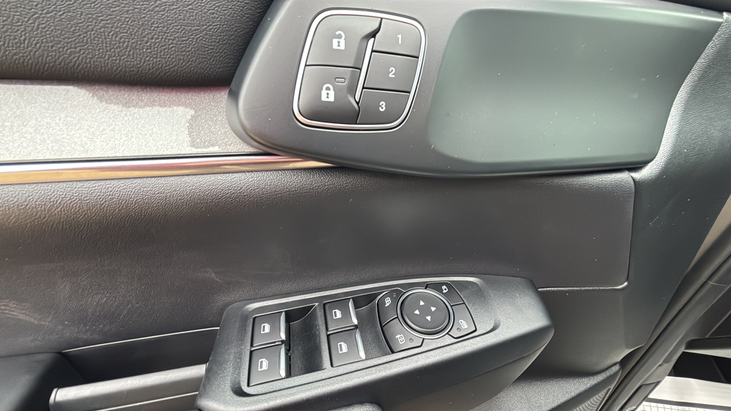 2025 Ford Ranger LARIAT 4WD SuperCrew 5' Box