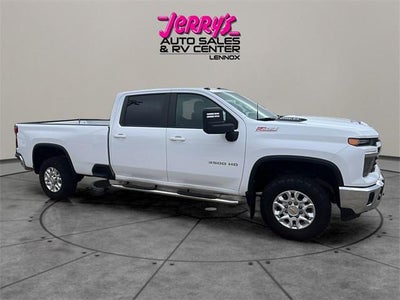 2024 Chevrolet Silverado 3500 HD Crew Cab Standard Box 4-Wheel Drive LT