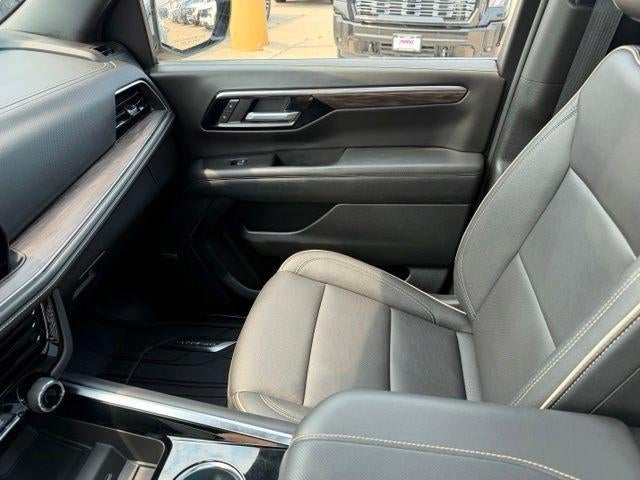 2025 Chevrolet Suburban 4WD Premier