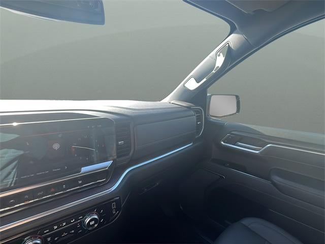 2022 GMC Sierra 1500 Crew Cab Short Box 4-Wheel Drive SLT