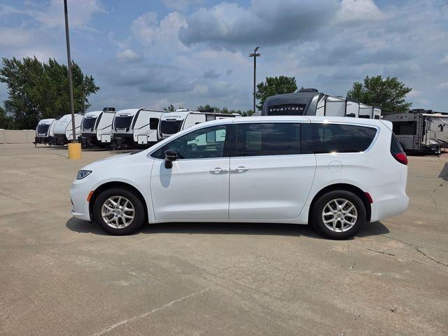 2025 Chrysler Pacifica Select FWD