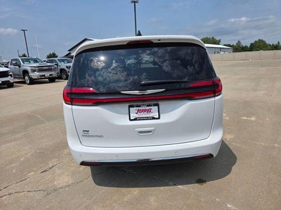 2025 Chrysler Pacifica Select FWD