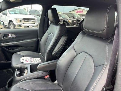 2025 Chrysler Pacifica Select FWD