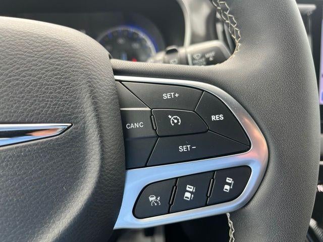 2025 Chrysler Pacifica Select FWD