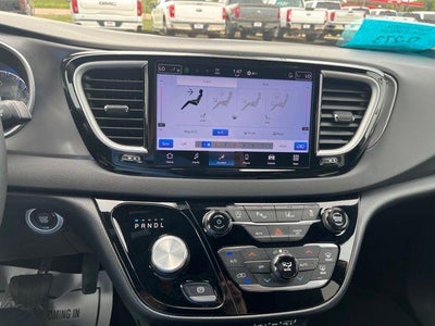 2025 Chrysler Pacifica Select FWD