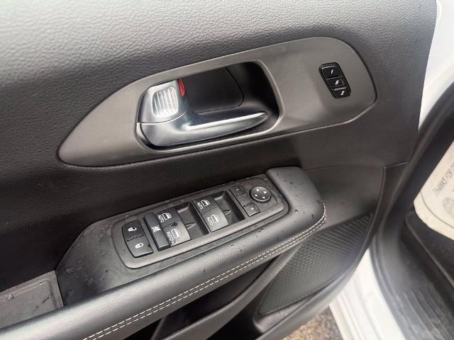 2025 Chrysler Pacifica Select FWD