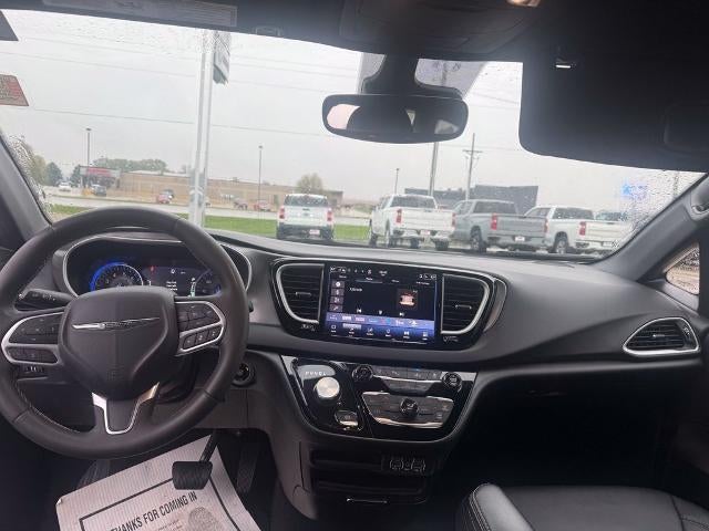 2025 Chrysler Pacifica Select FWD