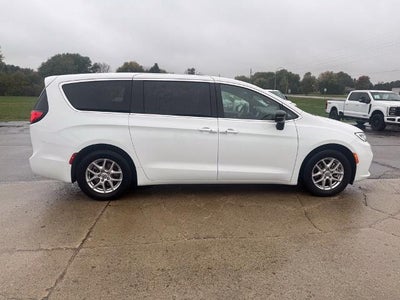 2025 Chrysler Pacifica Select FWD
