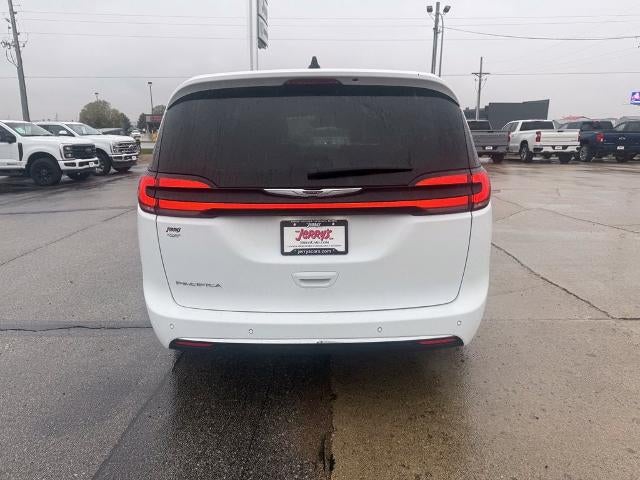 2025 Chrysler Pacifica Select FWD