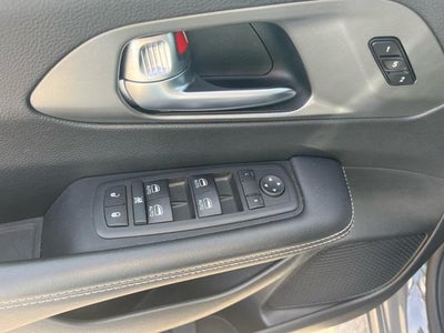 2025 Chrysler Pacifica Select FWD