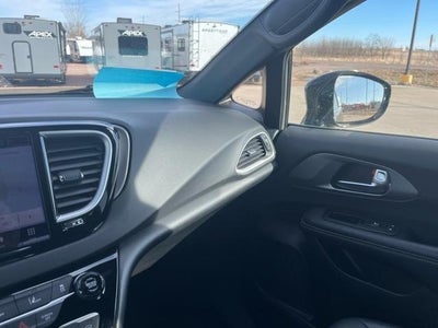 2025 Chrysler Pacifica Select FWD