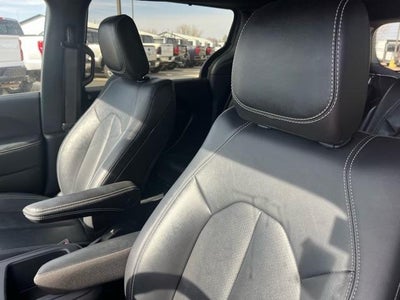 2025 Chrysler Pacifica Select FWD