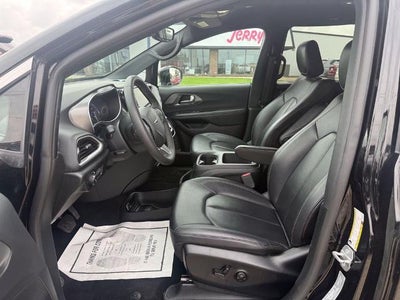2025 Chrysler Pacifica Select FWD