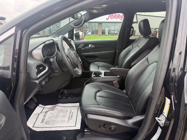 2025 Chrysler Pacifica Select FWD