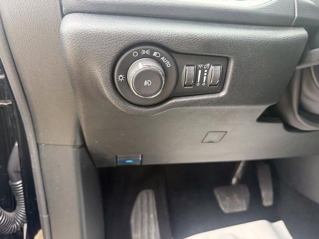 2025 Chrysler Pacifica Select FWD