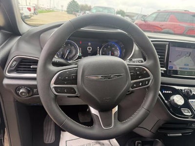 2025 Chrysler Pacifica Select FWD