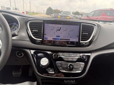 2025 Chrysler Pacifica Select FWD