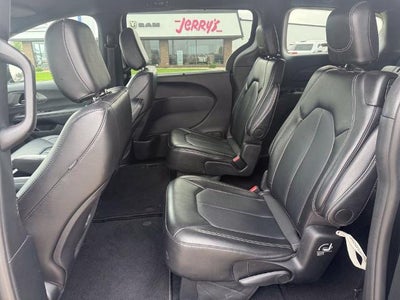 2025 Chrysler Pacifica Select FWD