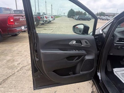2025 Chrysler Pacifica Select FWD