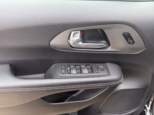 2025 Chrysler Pacifica Select FWD