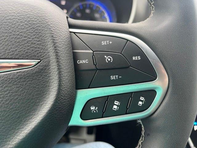 2025 Chrysler Pacifica Select FWD