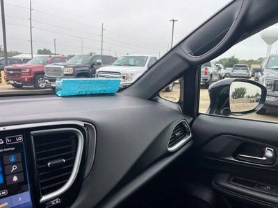 2025 Chrysler Pacifica Select FWD