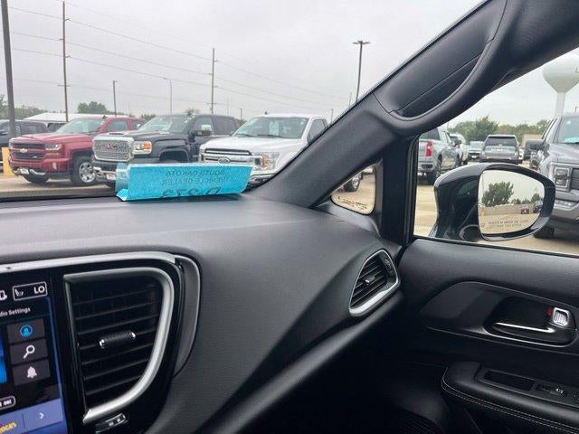 2025 Chrysler Pacifica Select FWD