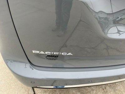 2025 Chrysler Pacifica Select FWD