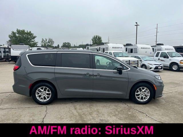 2025 Chrysler Pacifica Select FWD
