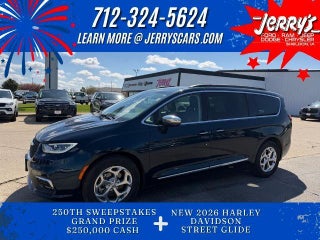 2022 Chrysler Pacifica Limited FWD