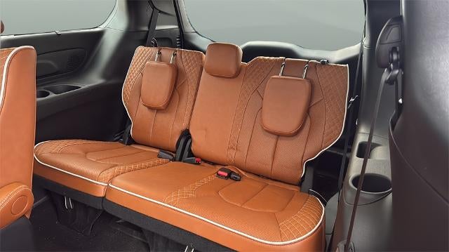 2024 Chrysler Pacifica Hybrid Pinnacle FWD