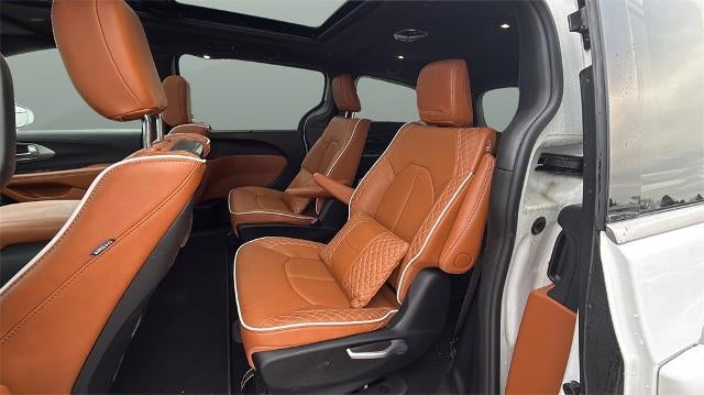 2024 Chrysler Pacifica Hybrid Pinnacle FWD