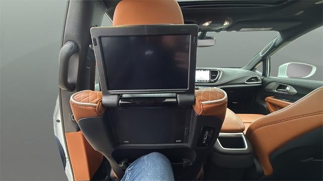 2024 Chrysler Pacifica Hybrid Pinnacle FWD