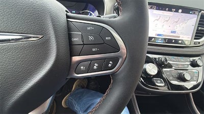 2024 Chrysler Pacifica Hybrid Pinnacle FWD