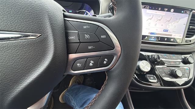 2024 Chrysler Pacifica Hybrid Pinnacle FWD