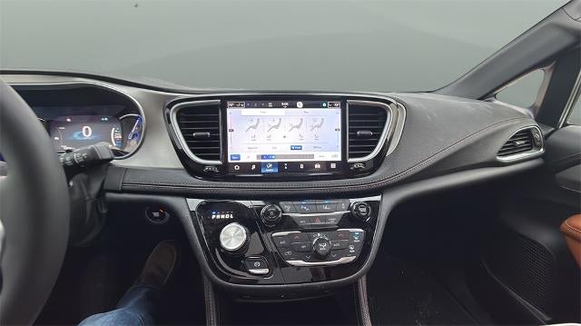 2024 Chrysler Pacifica Hybrid Pinnacle FWD