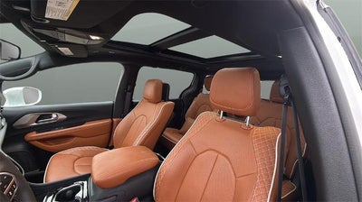 2024 Chrysler Pacifica Hybrid Pinnacle FWD