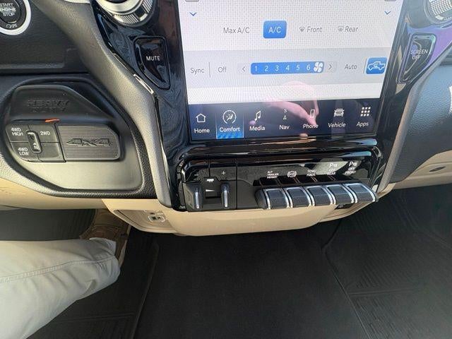 2022 RAM 3500 Big Horn 4x4 Crew Cab 8' Box