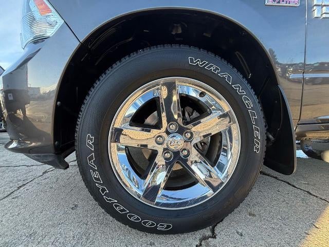 2017 RAM 1500 Express 4x4 Crew Cab 5'7" Box