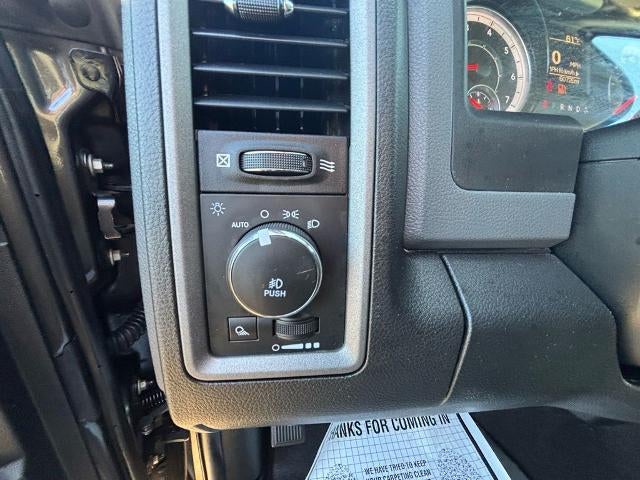 2017 RAM 1500 Express 4x4 Crew Cab 5'7" Box