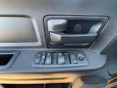 2017 RAM 1500 Express 4x4 Crew Cab 5'7" Box