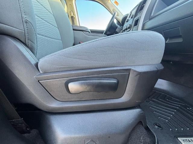 2017 RAM 1500 Express 4x4 Crew Cab 5'7" Box