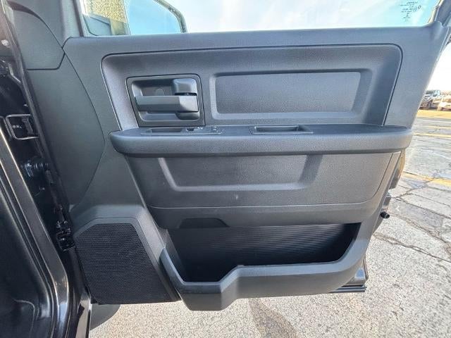 2017 RAM 1500 Express 4x4 Crew Cab 5'7" Box